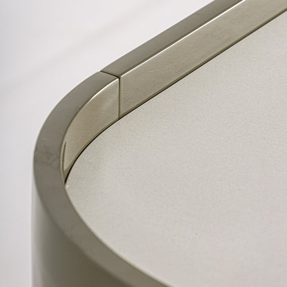 Aparador en color verde oliva de madera DM y base de cerámica blanca.