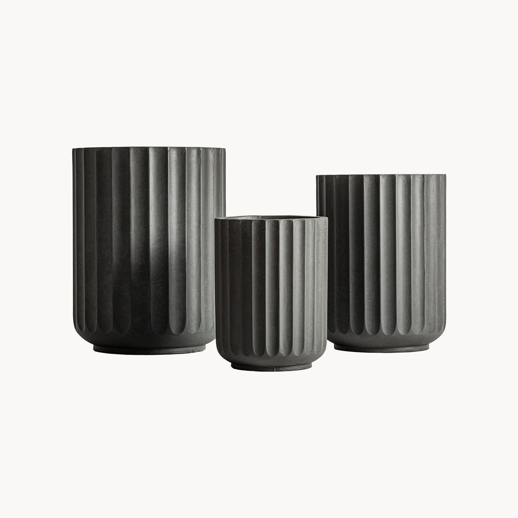 Set de 3 Maceteros gris oscuro en distintos tamaños