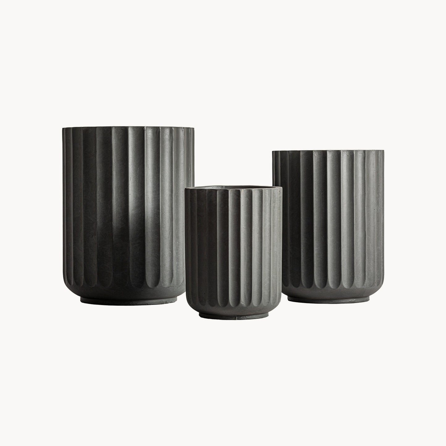 Set de 3 Maceteros gris oscuro en distintos tamaños