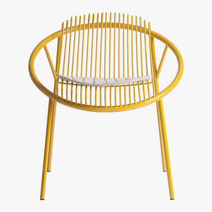 Silla Brienz outdoor en color mostaza con cojín hidrófugo para terraza