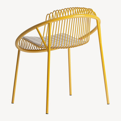 Silla para terraza Brienz en acabado mostaza para proyectos de restauración
