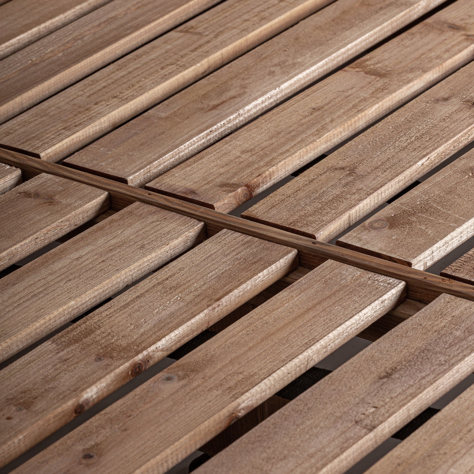 Cama Truel de madera natural diseñada para espacios con calma y personalidad