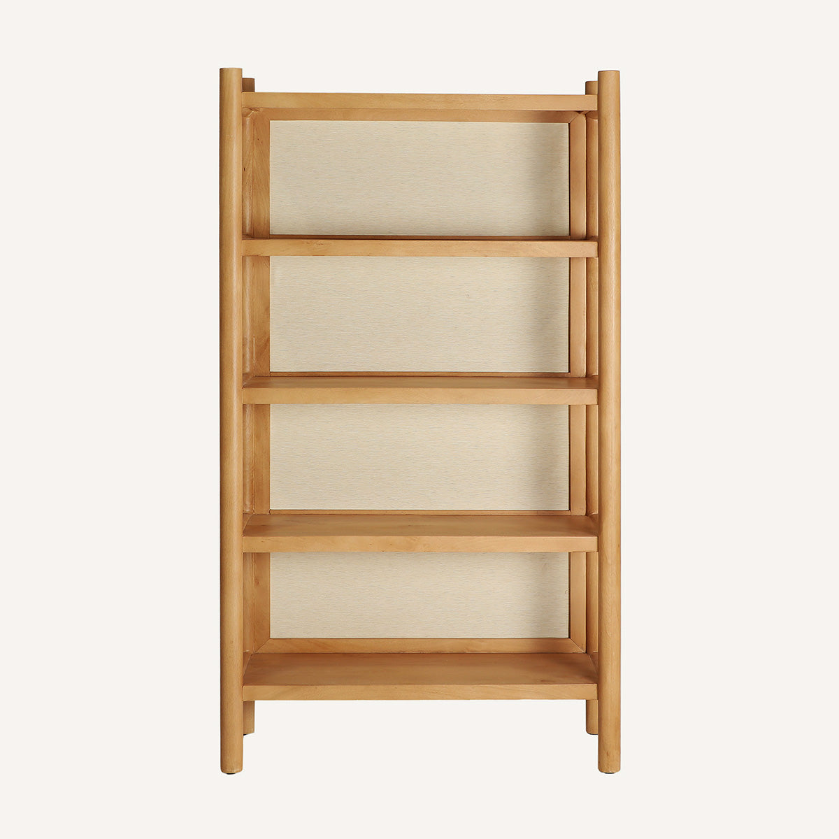 Estantería fabricada en madera de mango combinada con detalles en bambú beige.