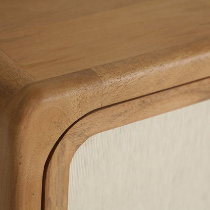 Mueble TV fabricado en madera de mango combinado con detalles en bambú beige.