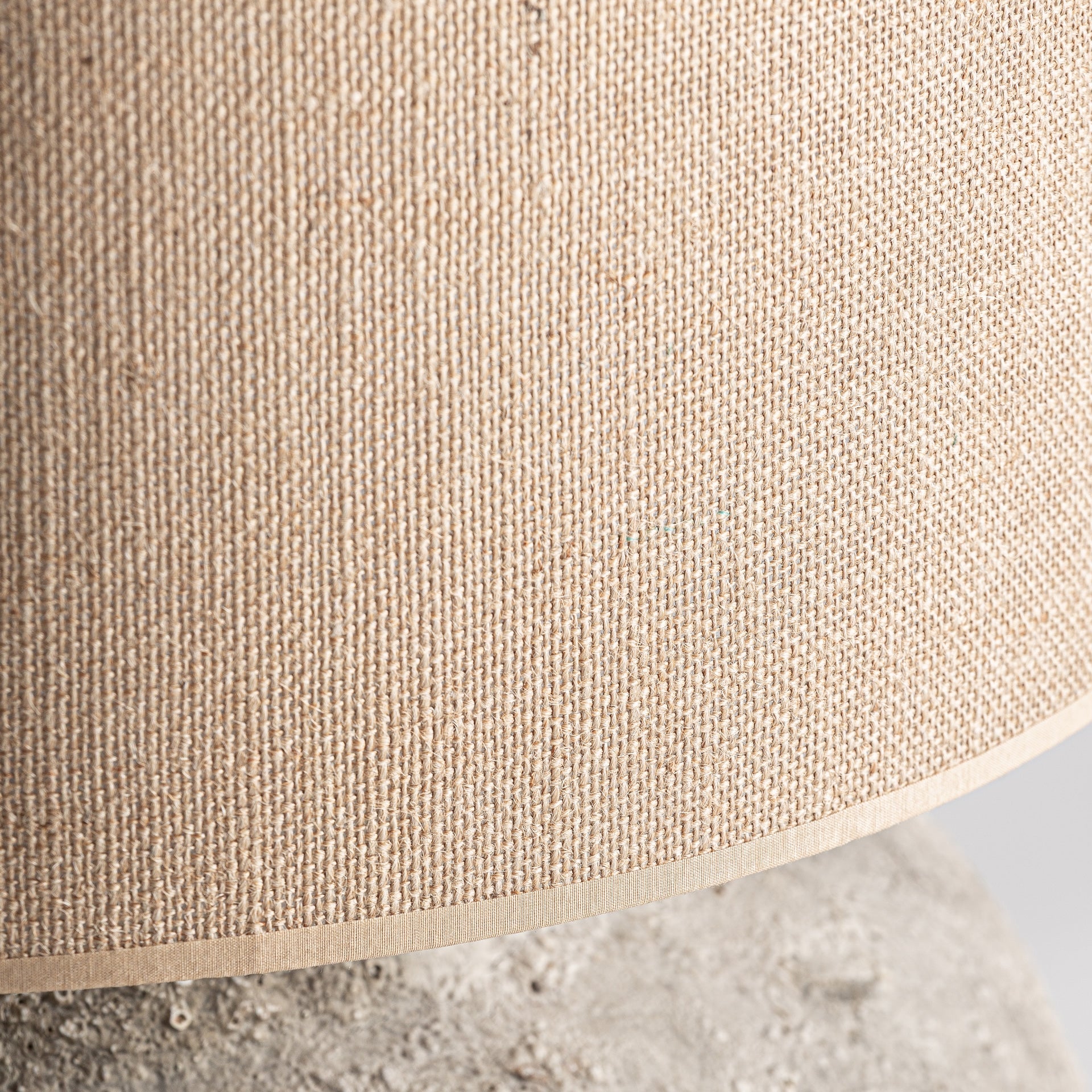 Lámpara de mesa en terracota y beige
