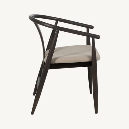 Silla de comedor Uru de madera de roble negro con tapizado natural