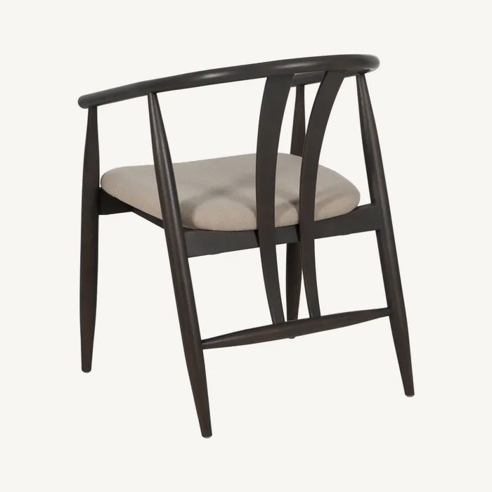 Silla contemporánea de roble negro y tela tipo lino para salón