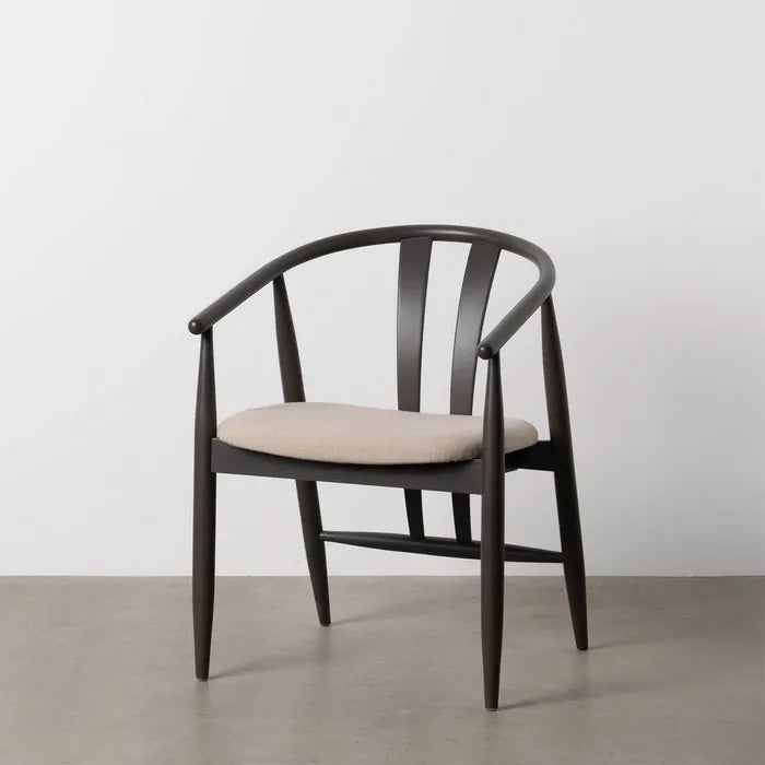 Silla Uru de roble negro con asiento de tejido lino para salón moderno