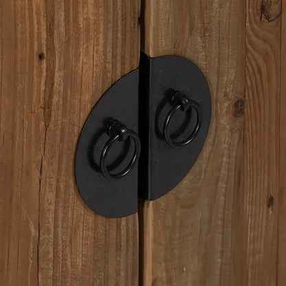 Aparador de pino reciclado con tiradores de hierro negro.