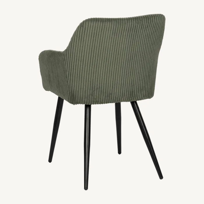 Silla Wai tapizada en verde con patas metálicas para uso profesional y residencial