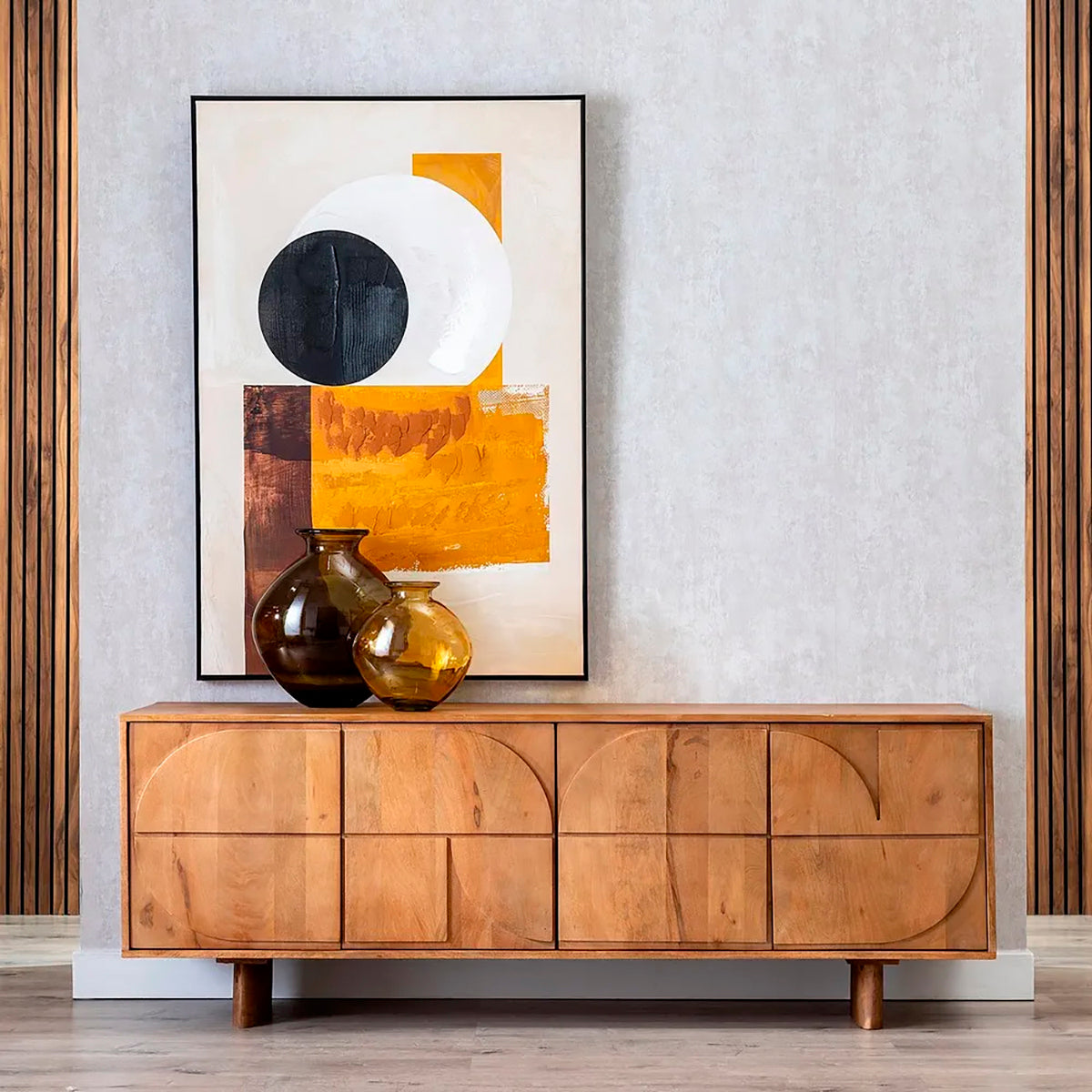 Aparador color miel fabricado en madera de mango.