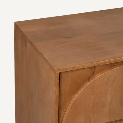 Aparador color miel fabricado en madera de mango.