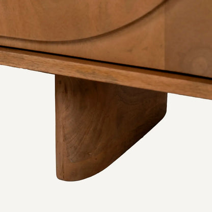 Aparador color miel fabricado en madera de mango.