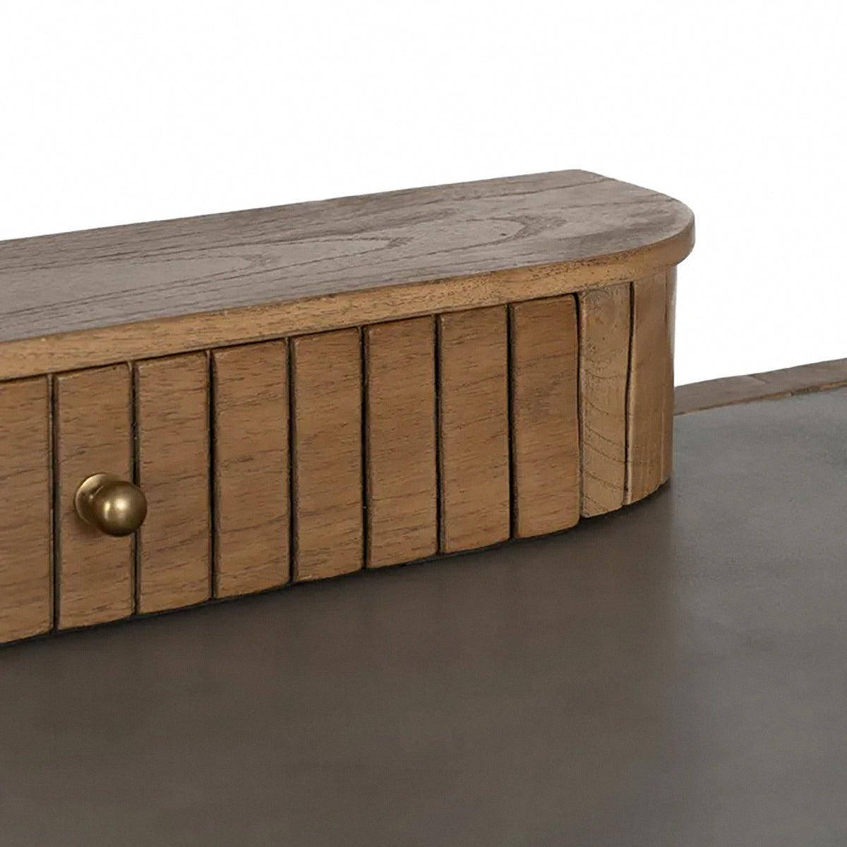 Mesa de escritorio en madera y microcemento