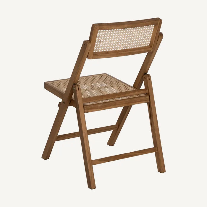 Silla color natural y beige en madera de teca y ratán