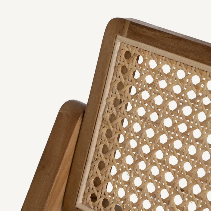 Silla color natural y beige en madera de teca y ratán
