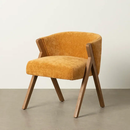 Silla Mauri mostaza cálido de madera de abedul