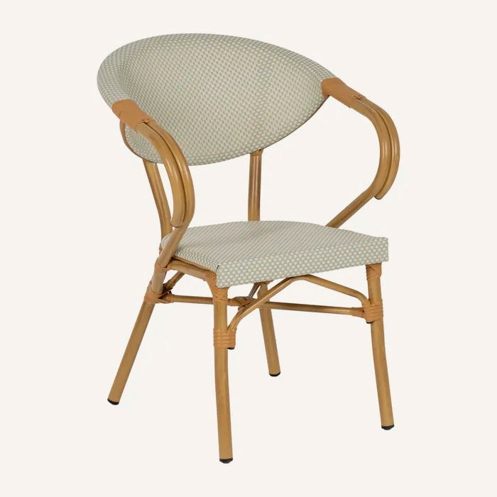 Silla en color aguamarina y beige, fabricada de aluminio y textileno.