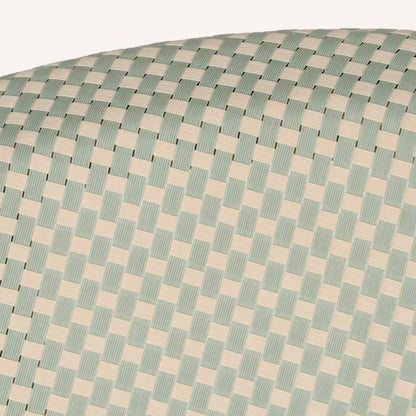 Silla en color aguamarina y beige, fabricada de aluminio y textileno.