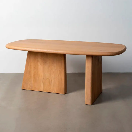 Mesa de comedor fabricada en madera de mango natural, ovalada con pata ancha.