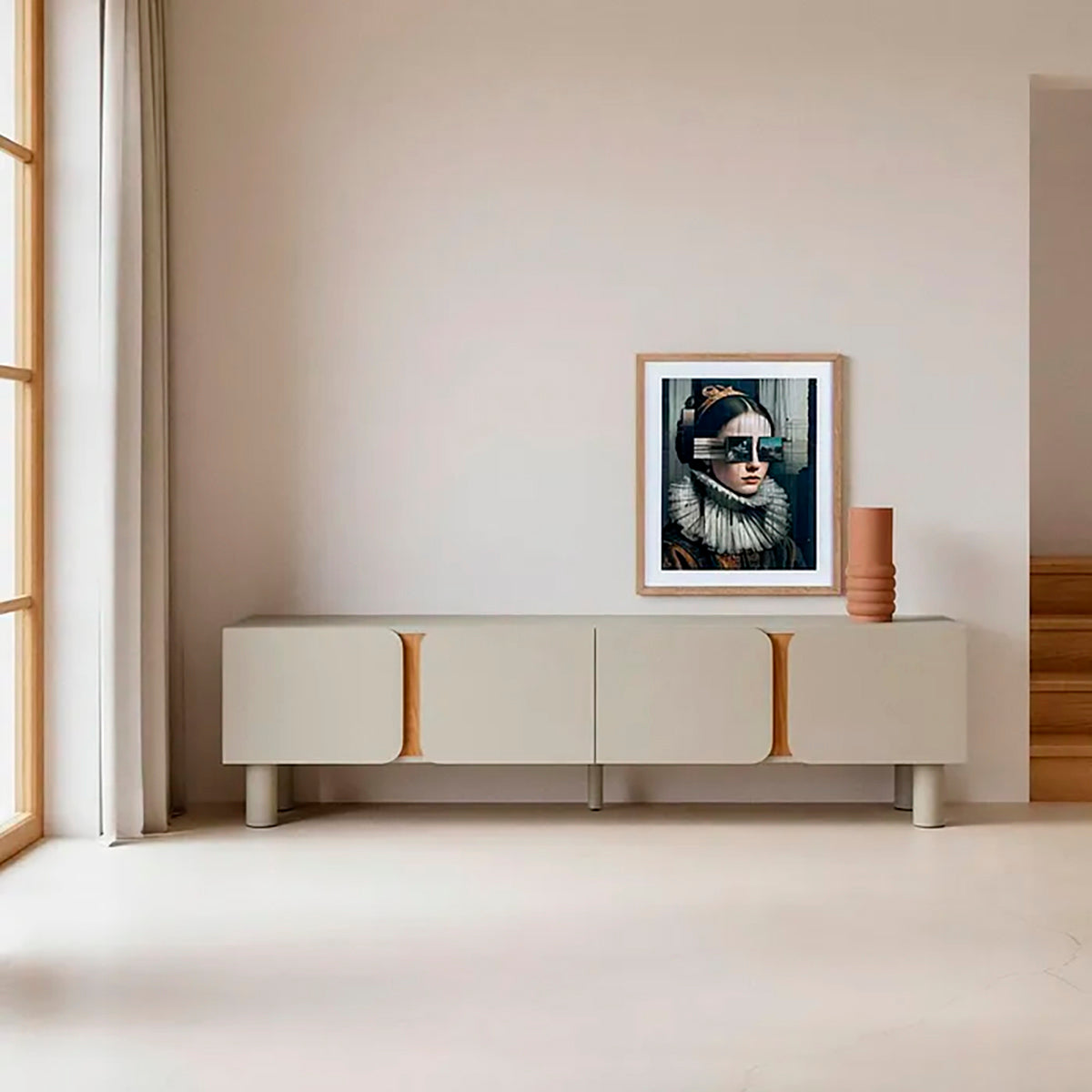 Mueble TV color grisáceo y marrón, fabricado de madera DM y patas en madera de roble