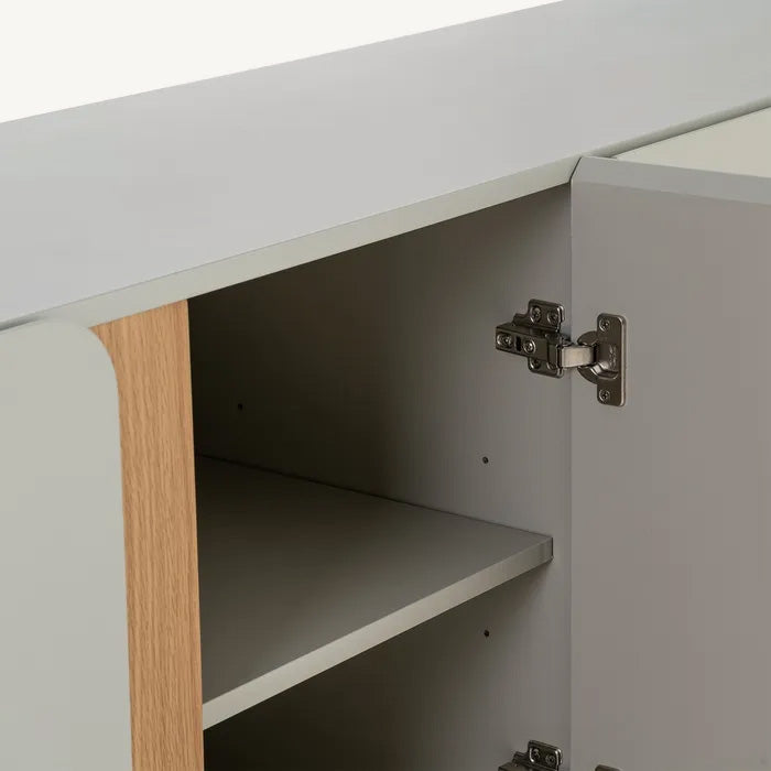 Aparador Tau gris taupe estilo moderno con patas de madera y amplio espacio de almacenaje
