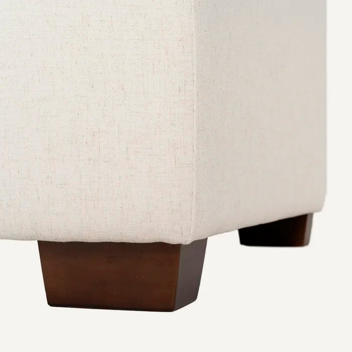 Sofá 4 plazas en color crema, de madera y tejido de lino