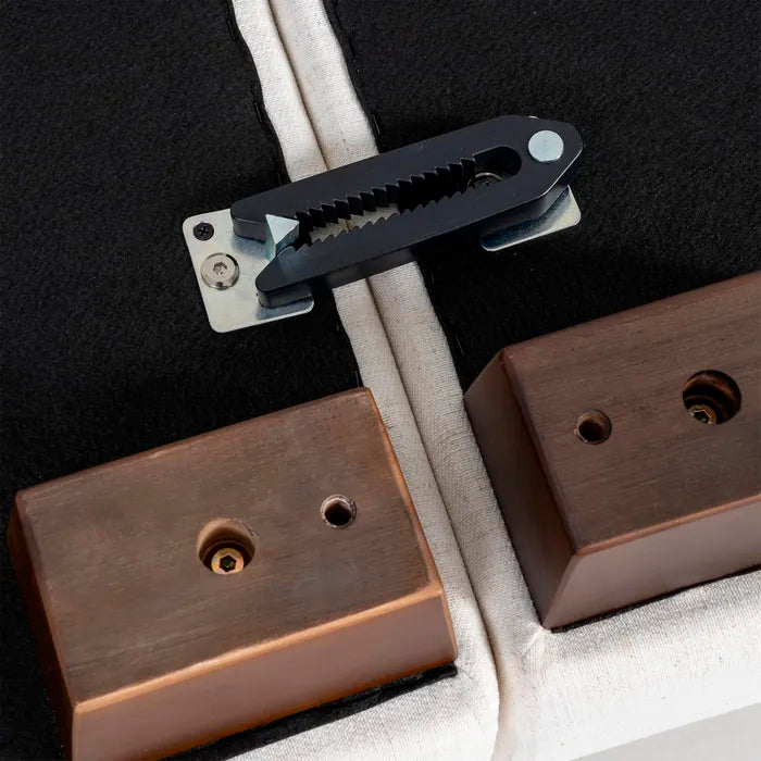 Sofá 4 plazas en color crema, de madera y tejido de lino
