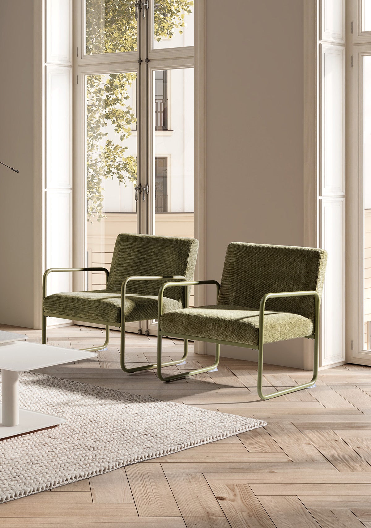 Sillón butaca tapizado de tela en color verde y estructura de metal.