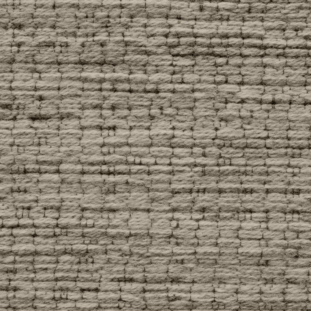 alfombra beige con puntadas negro