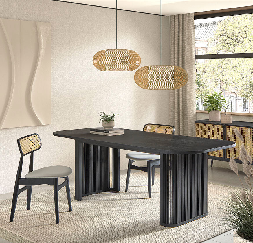 Mesa de comedor rectangular con terminación ovalada de 180 cm, fabricada en chapa madera de roble.