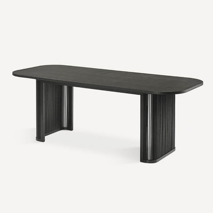 Mesa de comedor rectangular con terminación ovalada de 180 cm, fabricada en chapa madera de roble.