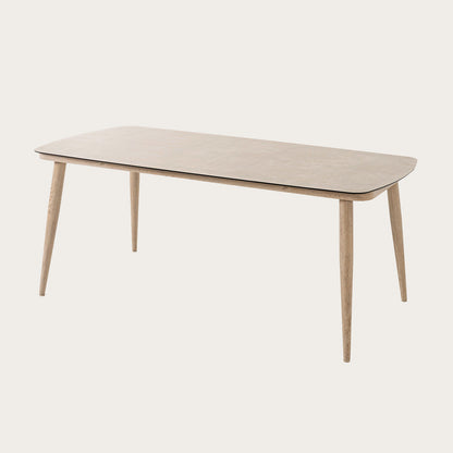 Mesa de comedor de exterior imitación madera y con porcelánico