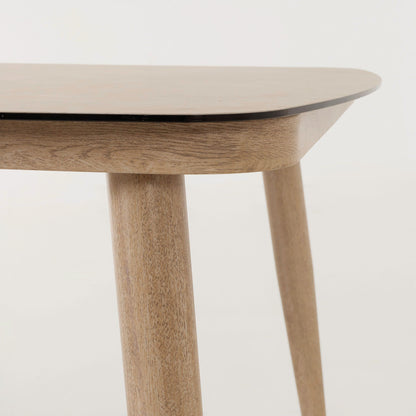 Mesa de comedor de exterior imitación madera y con porcelánico