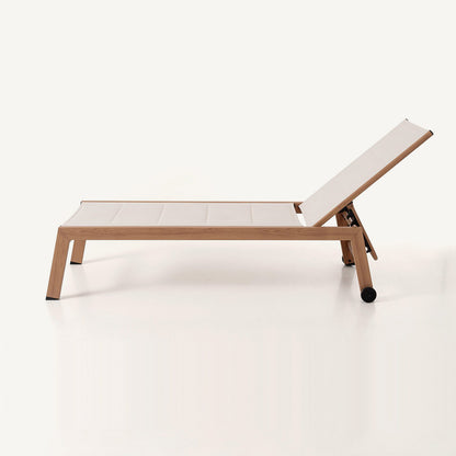 Tumbona de exterior reclinable con ruedas efecto madera en blanco