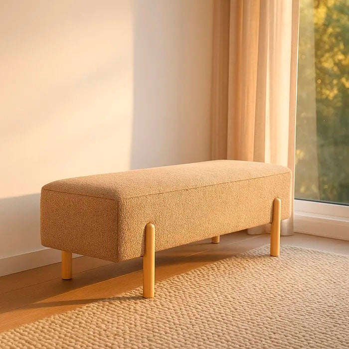 Banco de cama baúl en color taupe, fabricado en madera de pino con estructura DM y tejido 100% poliéster. Con hueco de almacenaje