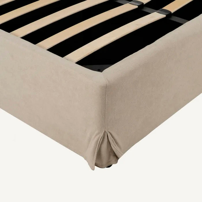Cama doble tapizada con canapé y cabezal, de textura suave color beige. Apta colchón 180x200 cm