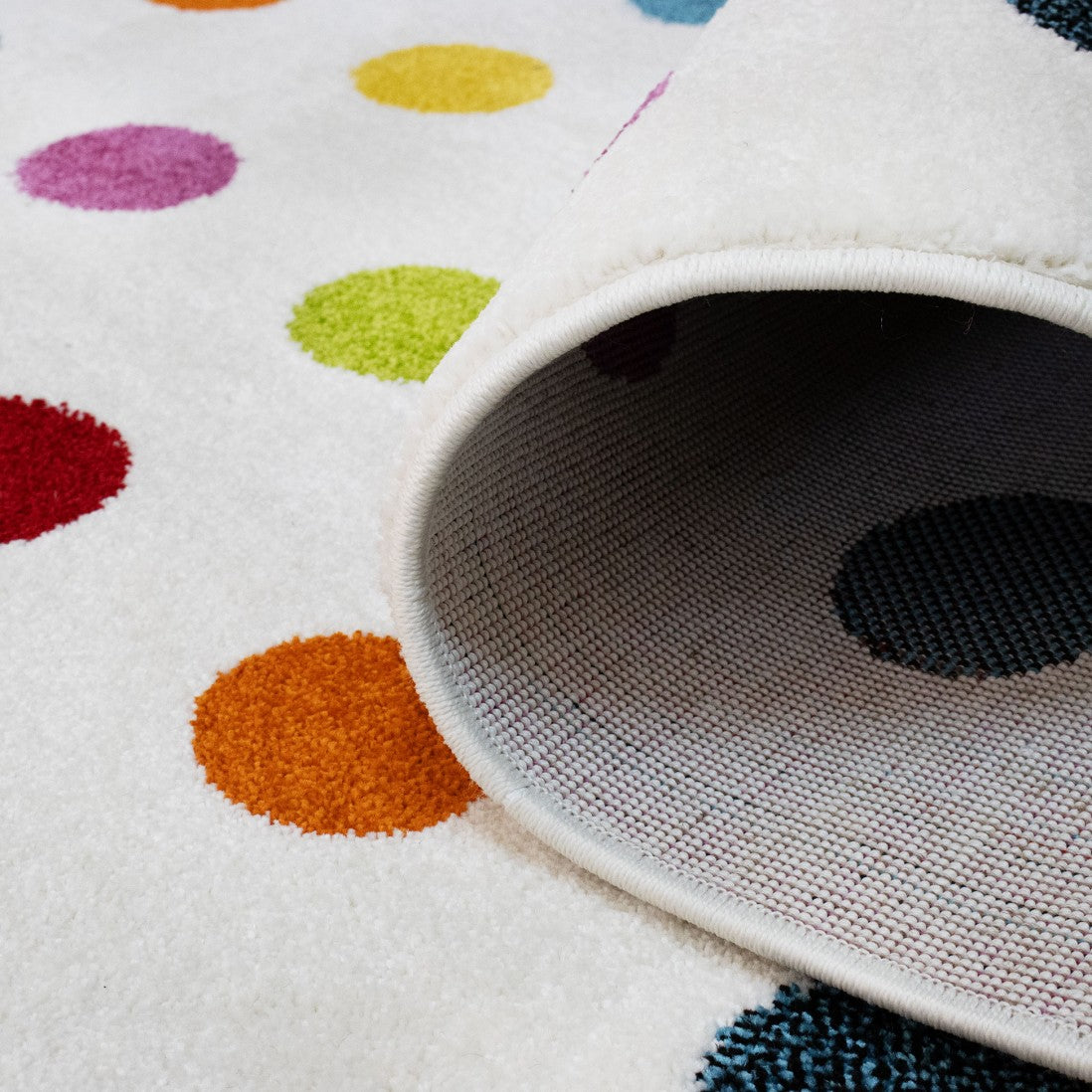 Alfombra para niños y niñas de lunares de colores