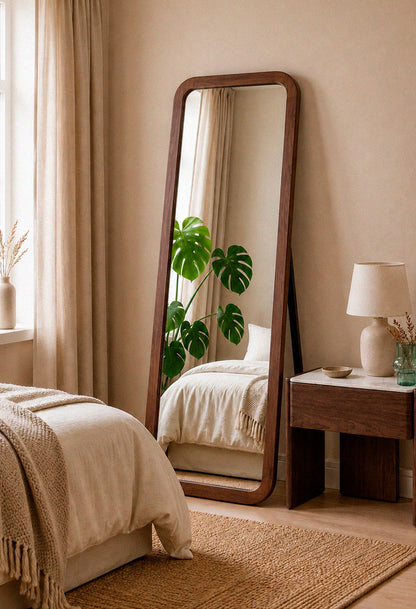 Espejo elegante de suelo de 150x50 cm, fabricado en madera de nogal y pie metálico