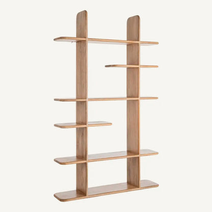 Estantería natural de pie fabricada en madera de mango, color claro. Varios estantes