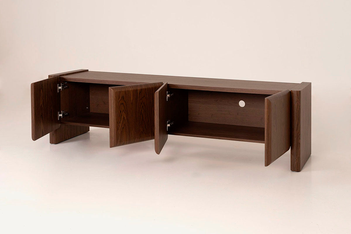Mueble Tv en madera de chapa de nogal, robusto con patas y dos huecos internos.