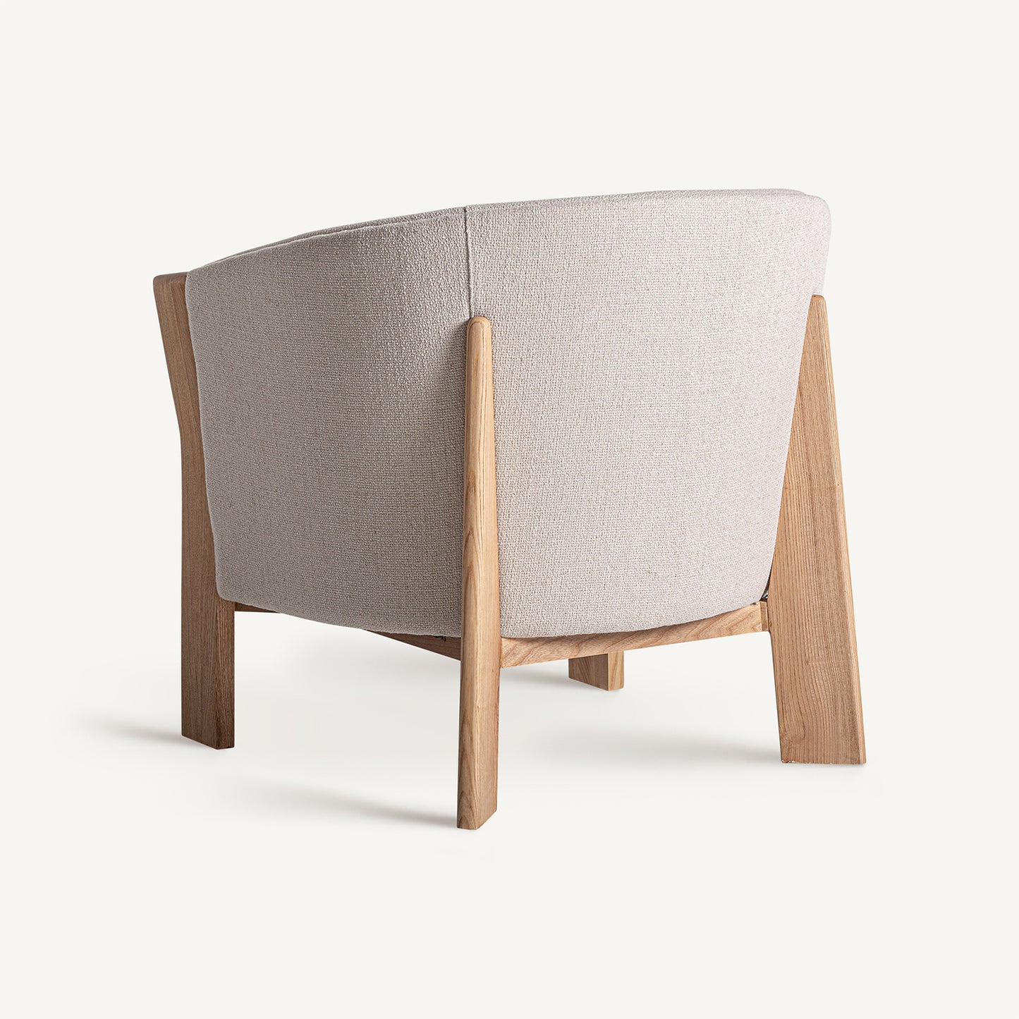 Vista trasera de la butaca Nara de estilo minimalista.