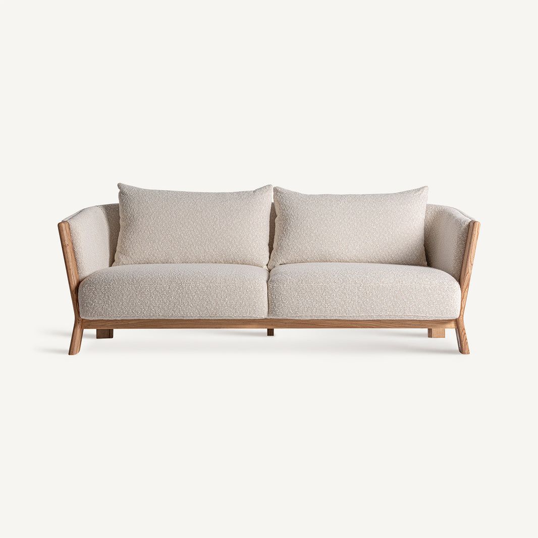 Sofá Nara de diseño en color beige con estructura de madera de roble.