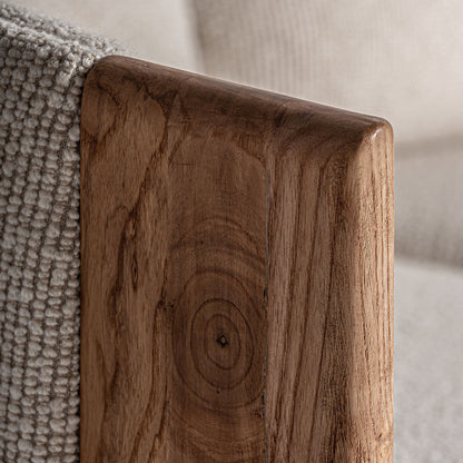 Detalle de la estructura de madera de roble del sofá Nara.