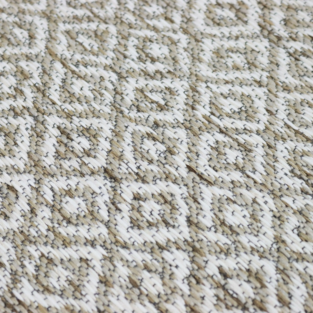 Alfombra de interior y exterior con rombos crema